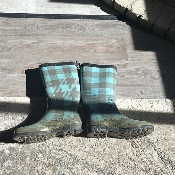 Pattern  rubber boots, size US eight ladies - Picture 2 of 3